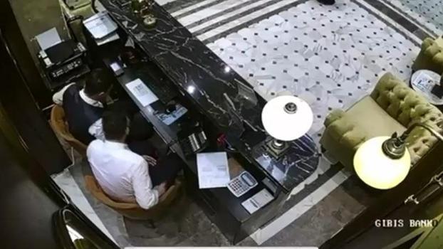 Fatih'te çalıştıkları oteli 1 milyon dolar zarara uğratıp butik otel almışlar; 5 şüpheli tutuklandı
