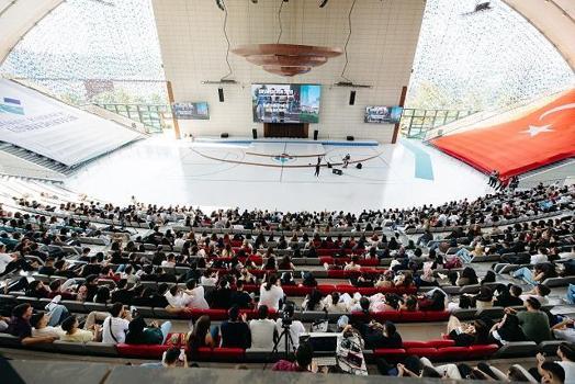 HKÜ’de yeni öğrenciler için Oryantasyon’26 programı düzenlendi
