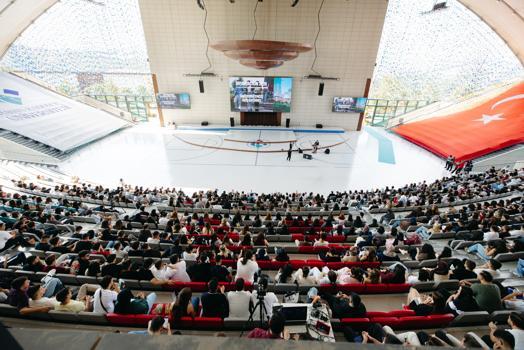 HKÜ’de yeni öğrenciler için Oryantasyon’26 programı düzenlendi