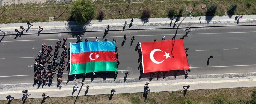 Kars'ta Karabağ şehitleri için 'İki Devlet Tek Yürek' yürüyüşü