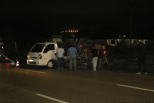 Samsun’da otomobil kamyonete arkadan çarptı: 4 yaralı