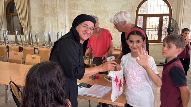 Süryani yazardan köylerdeki çocuklara hediye