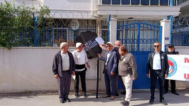 Edirne’de, Mora Katliamı’nın 205'inci yılında Yunanistan Konsolosluğu'na siyah çelenk