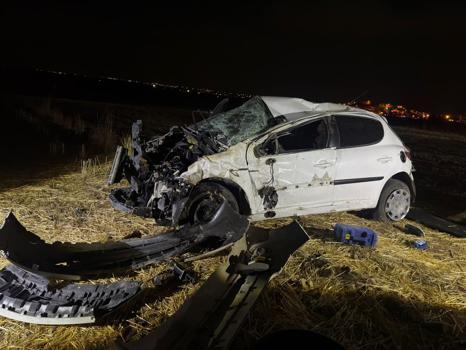 Mardin'de tarlaya devrilen otomobilin sürücüsü ağır yaralandı