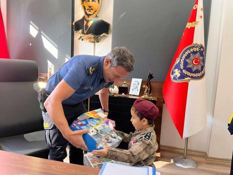 Milas polisinden DMD hastası Göktuğ'a sürpriz
