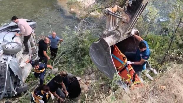 Tunceli’de hafif ticari araç çay kenarına devrildi: 2’si ağır, 5 yaralı