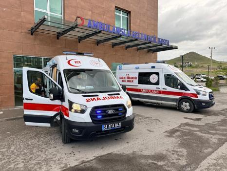 Niğde’de TIR ile hafif ticari araç çarpıştı; 2 ölü, 1 yaralı