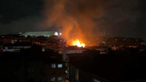 Güngören'de metruk binada çıkan yangın söndürüldü