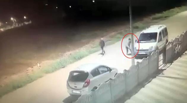 Araçların lastiklerini bıçakla kesti; o anlar kamerada