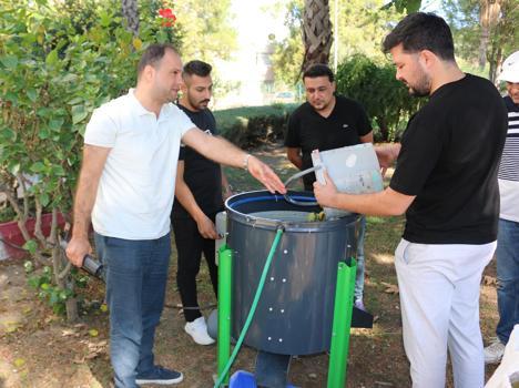 Büyükşehir'den Kemerli üreticilere ceviz soyma makinesi desteği
