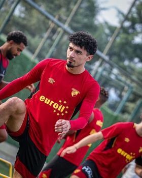 Göztepe sahaya indi