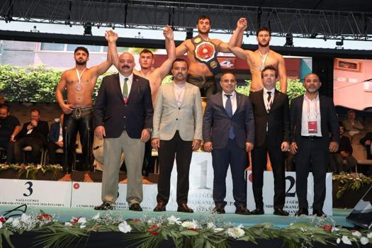 Büyükşehir güreşçisinden Cumhurbaşkanlığı Kupası’nda üçüncülük başarısı