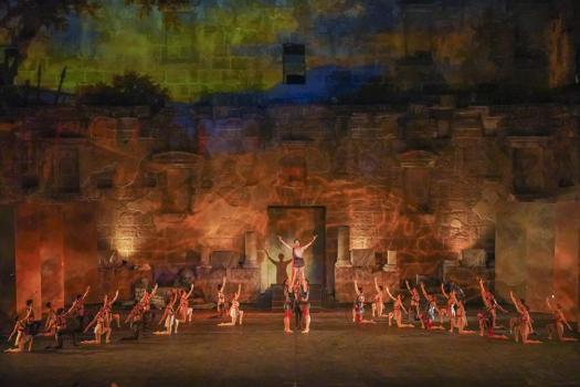 Aspendos'ta perde kapandı