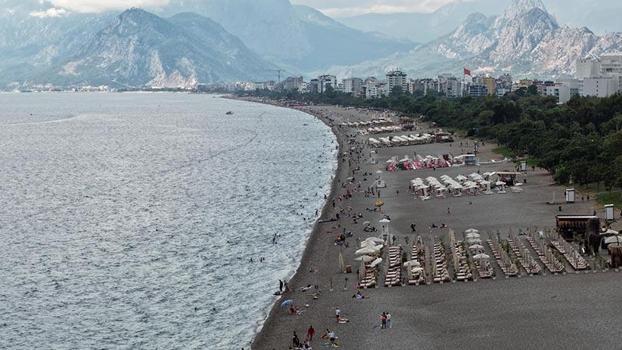 Antalya'da deniz suyu havadan sıcak