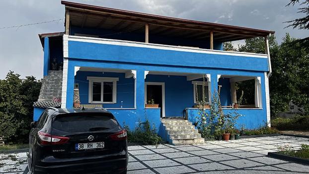 Çatı temizliği sırasında aynı aileden 4 kişiye arılar saldırdı