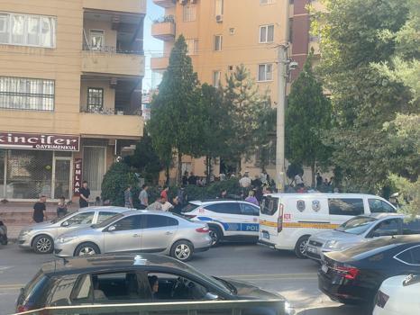Evinde arkadaşını öldürüp, intihar etti