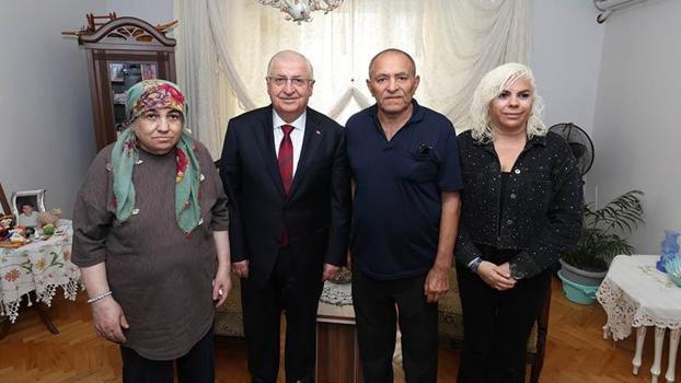 Bakan Güler, İstanbul'da şehit ailesini ziyaret etti