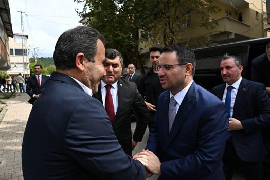 Bakan Gürlek, şehit Faik Yüce’nin ailesini ziyaret etti