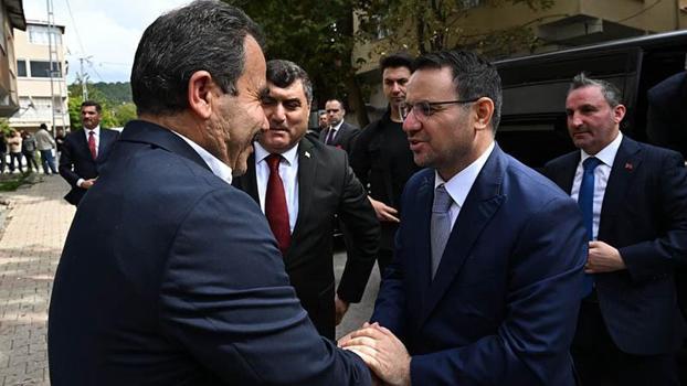 Bakan Gürlek, şehit Faik Yüce’nin ailesini ziyaret etti