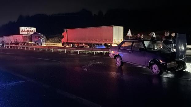 Kütahya’da bariyerleri aşan TIR karşı yöne geçip kaza yaptı: 1 yaralı