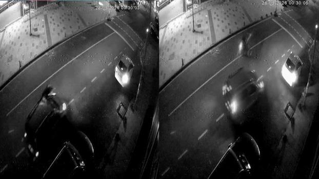 Arnavutköy'de hafif ticari araç ile motosikletin çarpıştığı kaza kamerada: 2 yaralı