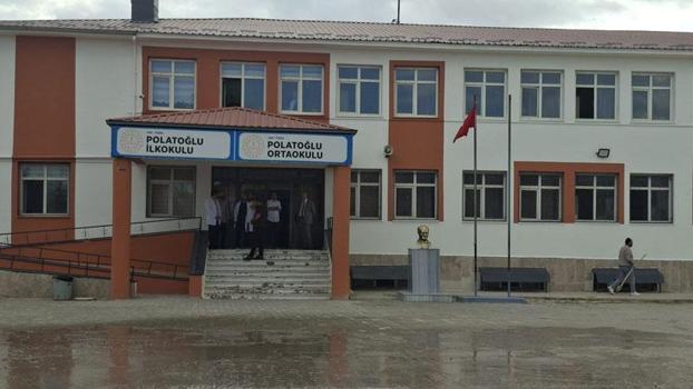 Öğrenci, okula tüfekle geldi