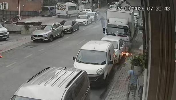 Kağıthane’de yeraltı elektrik kablolarında patlama: Aracını son anda kurtardı