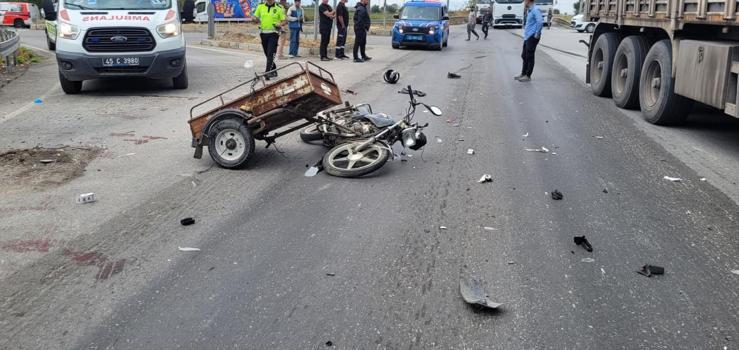 TIR ile çarpışan sepetli motosikletin sürücüsü öldü