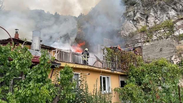 Pekmez yapmak için yakılan ocaktan çıkan yangını, tatbikata giden itfaiyeciler söndürdü