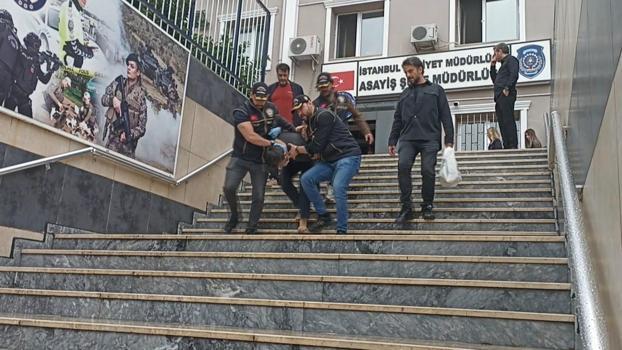 Eyüpsultan Camii'nde havaya 4 el ateş açtı; tartışma yüzüne tükürülmesiyle başlamış