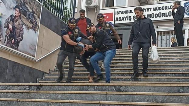 Eyüpsultan Camii'nde havaya 4 el ateş açtı; tartışma yüzüne tükürülmesiyle başlamış