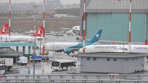 İstanbul Havalimanı'nda borcundan dolayı haczedilen İran havayolu şirketinin uçağının bekleyişi sürüyor