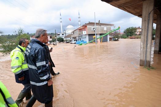 Sakarya'da dere taştı; su baskınları yaşandı (6)