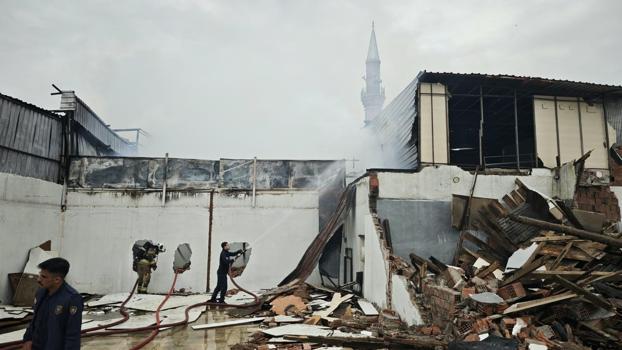 Ankara'da çıkan yangında iki mobilya dükkanı kullanılamaz hale geldi