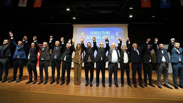 Ataşehir’de CHP’li 6 meclis üyesi AK Parti’ye katıldı