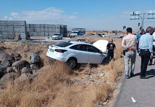 Diyarbakır'da TIR ile otomobil çarpıştı; 6 yaralı