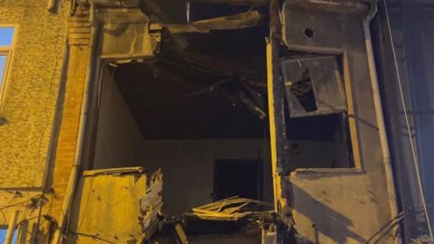 Bakırköy'de 2 katlı metruk binanın çökmesi kamerada