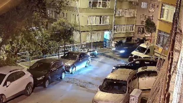 Şişli’de 'dur' ihtarına uymayan alkollü sürücü park halindeki araçlara çarptı