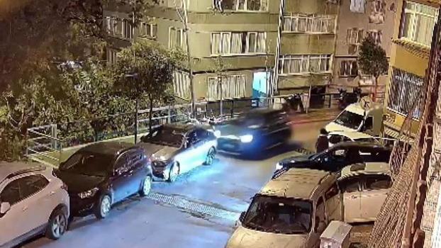 Şişli’de 'dur' ihtarına uymayan alkollü sürücü park halindeki araçlara çarptı