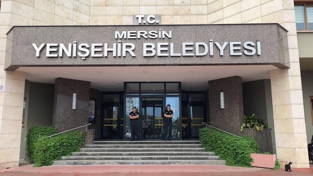 Mersin'de Büyükşehir ve 2 ilçe belediyesine operasyon; Vahap Seçer dahil, 59 gözaltı (2)