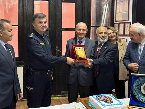 Edirne’de 93 yaşındaki en yaşlı emekli polise plaket