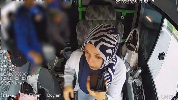 Otobüste fenalaşan yolcusunun yardımına koştu