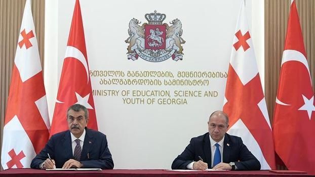 Bakan Tekin, Gürcü mevkidaşı ile bir araya geldi