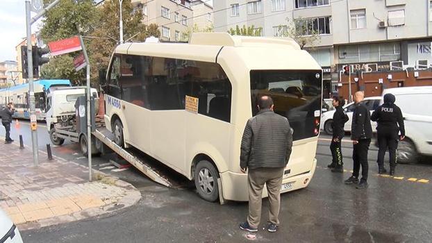 Güngören'de tramvayın minibüse çarptığı kaza kamerada