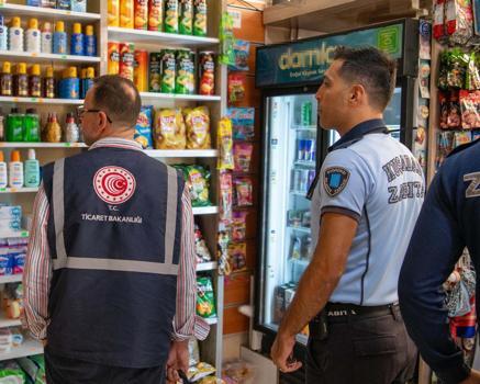 Kuşadası'nda ticari işletmeler denetlendi