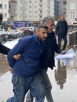 Bayrağı çöpe attı, 'vatan hainleri' diye paylaşım yaptı (2)