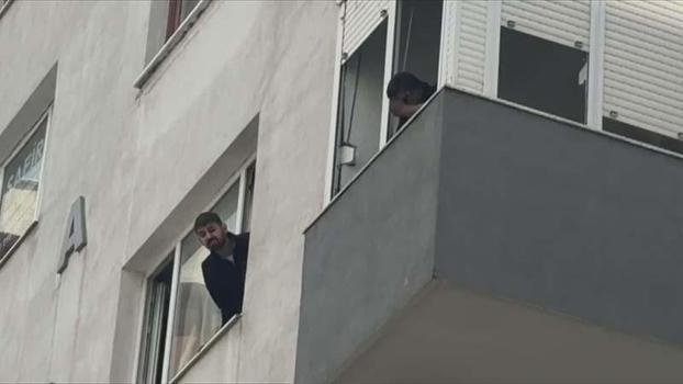 Kadıköy'de 8 katlı binada yangın; mahsur kalanlar var