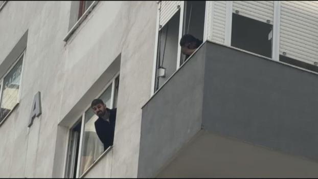 Kadıköy'de 8 katlı binada yangın; mahsur kalanlar var -1