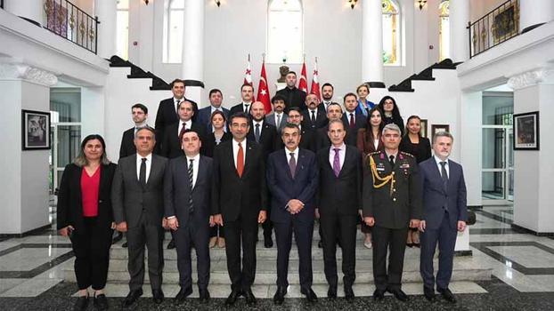 Bakan Tekin, Türkiye'nin Tiflis Büyükelçiliği'ni ziyaret etti
