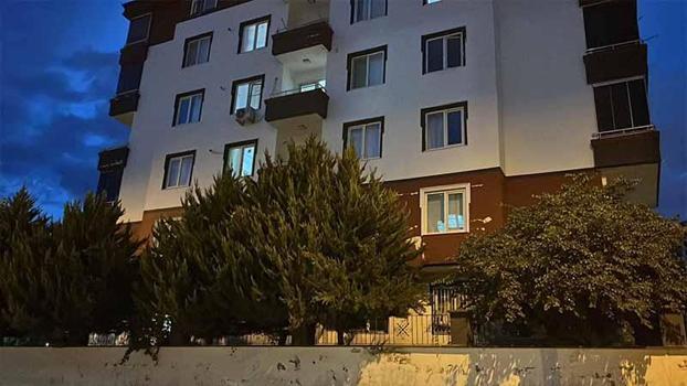 Çift ve 6 yaşındaki oğulları 2'nci kattan düştü; 1 ölü, 2 yaralı